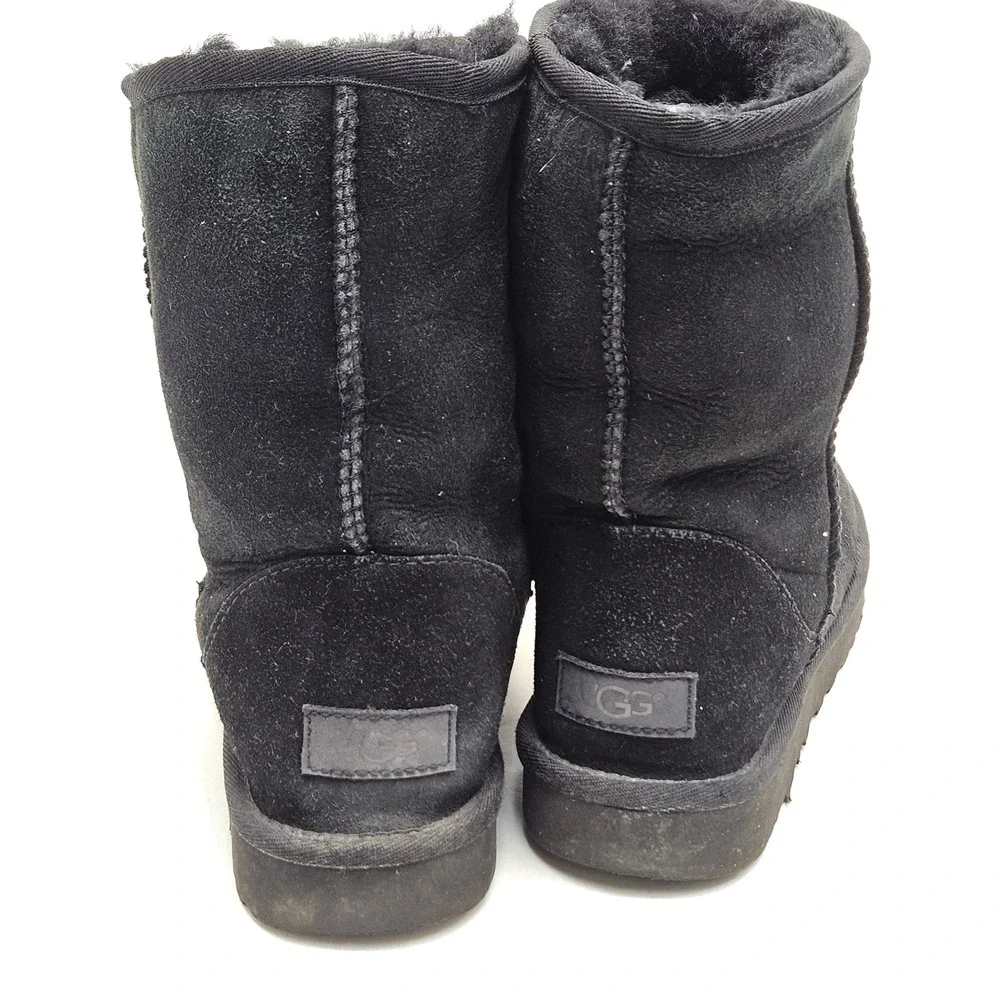 UGG Classic Short II Black Suede Shearling Boots 1016223 Womens Size‎ 8